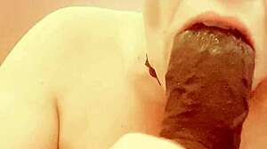 아름다운 뚱뚱한 여자 bimbo가 하드코어 비디오에서 큰 검은색 덩어리로 엿먹는다