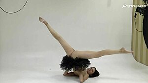 HD видео акробатического растяжки Галины Марковас