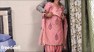 Amatör indiskt par får sina rumpor knullade