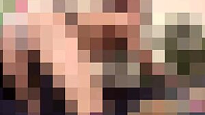 ब्रूनेट बेब अपस्कर्ट वीडियो में अपनी टीन पुस्सी दिखाती है।