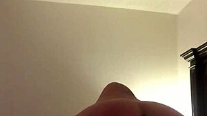 Ex-petite amie partage une vidéo de masturbation en solo